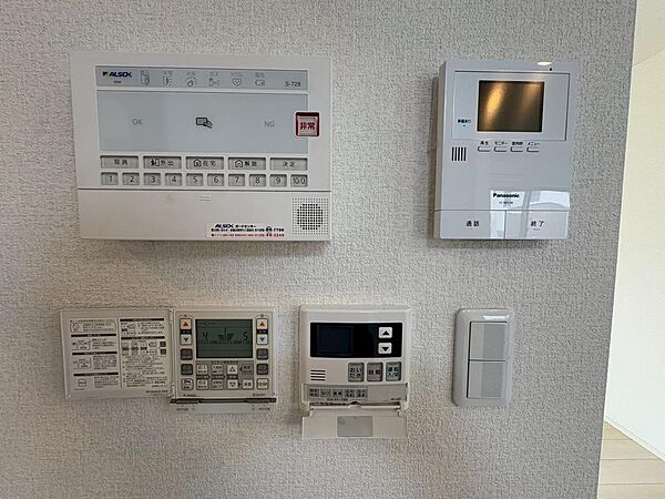 【TVモニター付きインターフォン】 防犯設備として欠かせないTVモニター付きインターフォンがあります♪