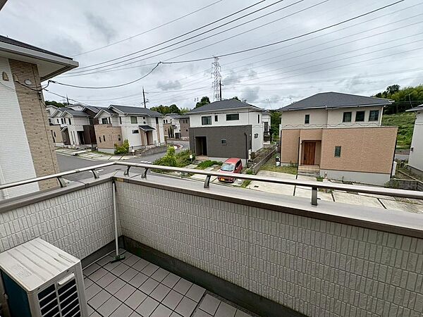 開放感のあるバルコニーです♪お洗濯も楽々快適に干せますよ♪