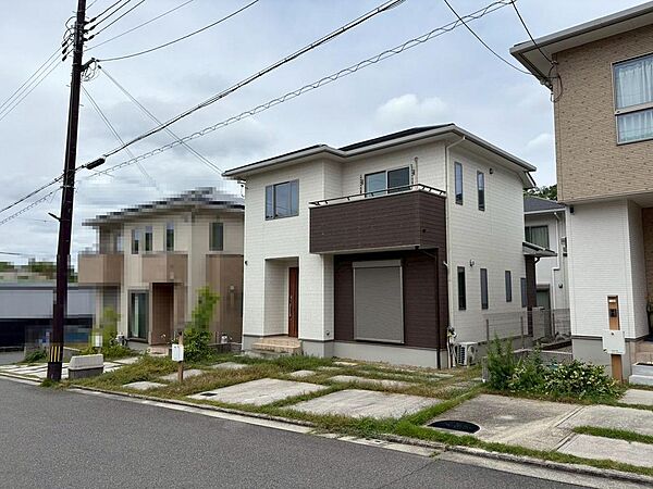 【駐車場】並列に駐車２台可能♪車の出し入れもスムーズに出来ますね！