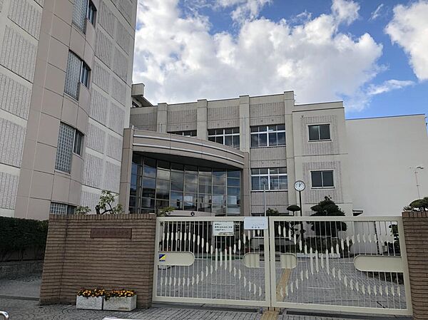 田辺中学校まで徒歩１２分