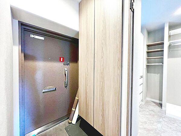 ゆとりの玄関ですよ！シューズボックスございますので、散らかりがちな玄関も片付きますね！