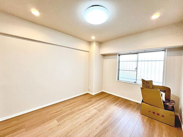 クロス・床材リフォーム済！綺麗な壁や床で室内が明るくなりますね！爽やかな気分でお過ごしいただけますよ♪