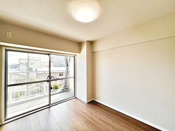 日之出屋堺駅南口店まで徒歩５分！サンプラザ堺少林寺町西店まで徒歩１０分！コーヨー堺店まで徒歩９分！毎日のお買い物に便利ですね♪その日の特売日などでスーパーを選べますね♪
