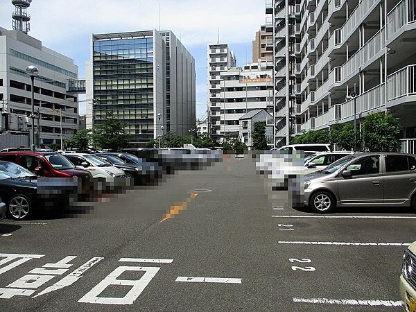 【駐車場】敷地内駐車場（月額：10000円）ございますよ！要確認！詳しくは担当までお問い合わせください！