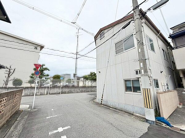 前面道路：南側約６ｍ/西側約８ｍ！広々運転の苦手な方も安心ですね♪