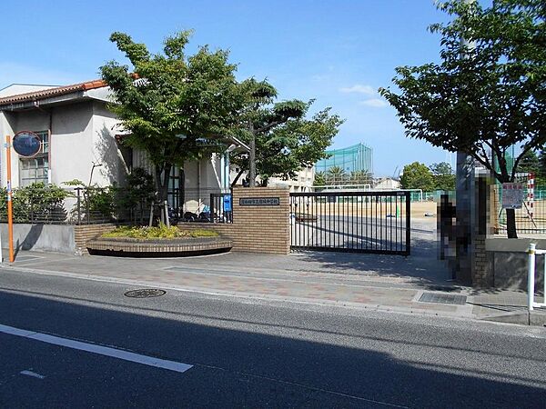 岸和田市立岸城中学校まで徒歩７分です。