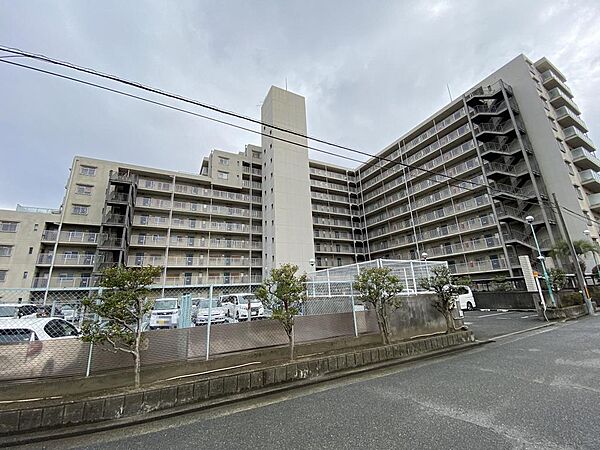 プラットプラットまで徒歩１５分！サンプラザまで徒歩７分！セブンイレブンまで徒歩６分！ココカラファインまで徒歩１４分！お買い物に便利な立地ですね♪