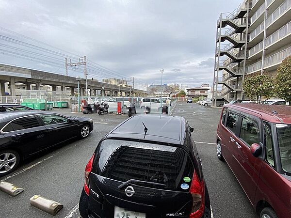 敷地内駐車場空きありますよ（月額7000円）※要確認！愛車の置き場所に困りませんね♪
