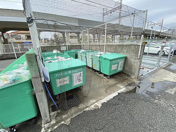 南面ワイドバルコニーですので、日当たり良好！お洗濯物やお布団を気持ちよく干せそうです♪
