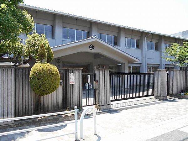 岸和田市立大宮小学校まで徒歩１３分