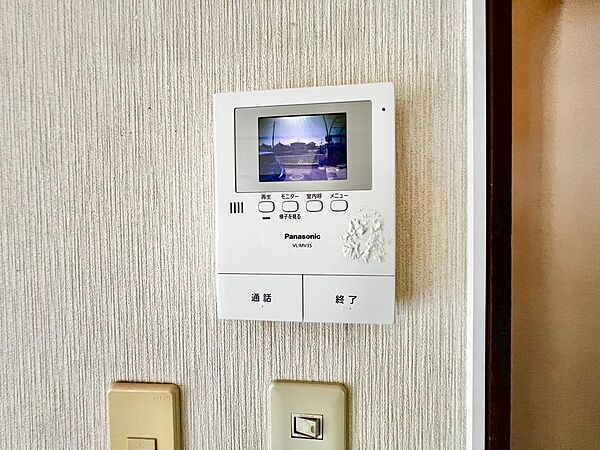 【TVモニター付きインターフォン】 防犯設備として欠かせないTVモニター付きインターフォンがあります♪