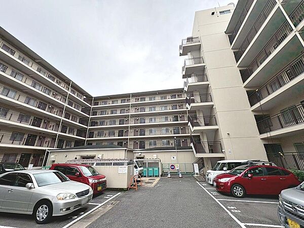 こども園ベルキンダーまで徒歩６分！小さなお子様のいるご家庭も安心ですね！