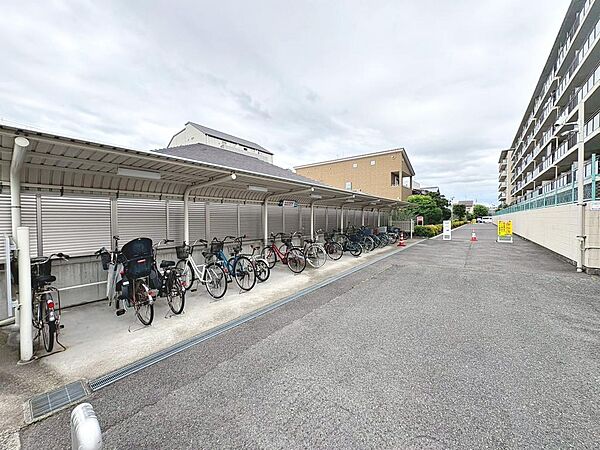 屋根のある駐輪場は嬉しいですね♪