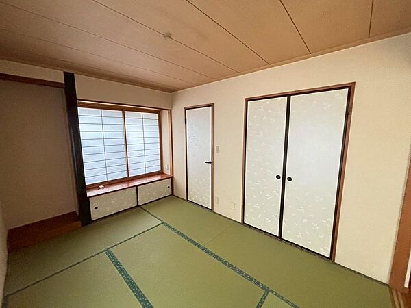 和室は収納力がある納戸と物入があり、季節の家電や小物などをスッキリ整理整頓できます。