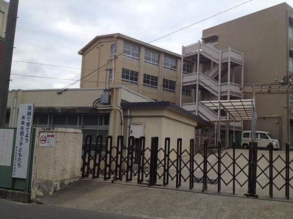 堺市立泉が丘東中学校まで徒歩約25分です。