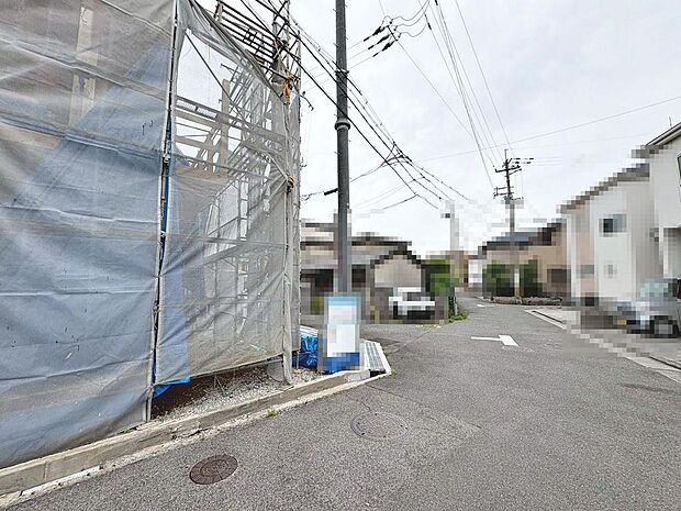 デイリーヤマザキ泉大津助松店まで徒歩５分！ちょっとしたお買い物に便利ですね！