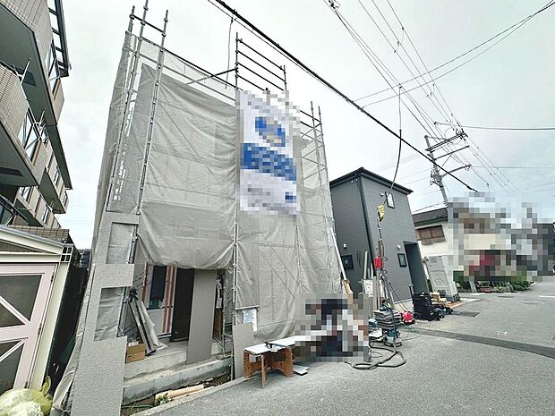 【浴室暖房乾燥機付】一坪以上の浴室でのびのび一日の疲れを癒して下さいね！浴室に窓が付いているので、換気ができて湿気やカビ防止になりますよ♪