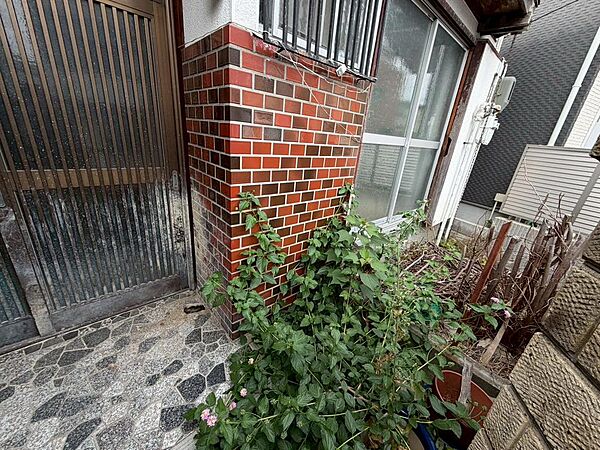 ファミリーマート堺深井中町店まで徒歩７分！ちょっとしたお買い物に便利ですね♪