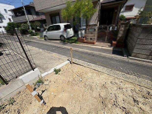 閑静な住宅地は車通りも少なく高齢者にも子育てにも安心です。