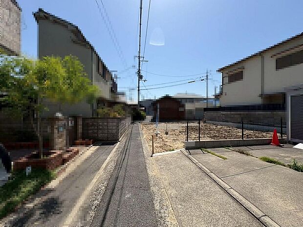 【浴室乾燥機付】浴室には窓があり換気良好に保てます。１坪タイプのバスルーム！浴室暖房乾燥機付きで機能面も十分です！