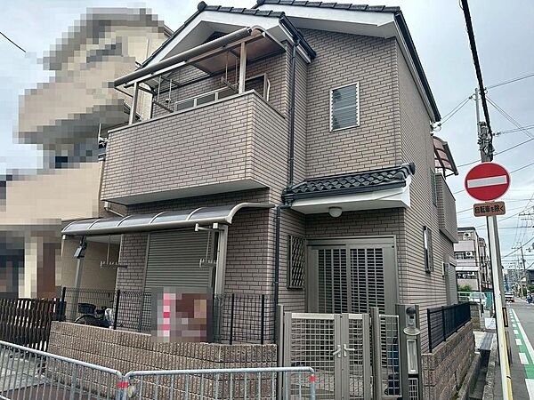 南東角地につき開放感があり風通しの良いお住まいです。