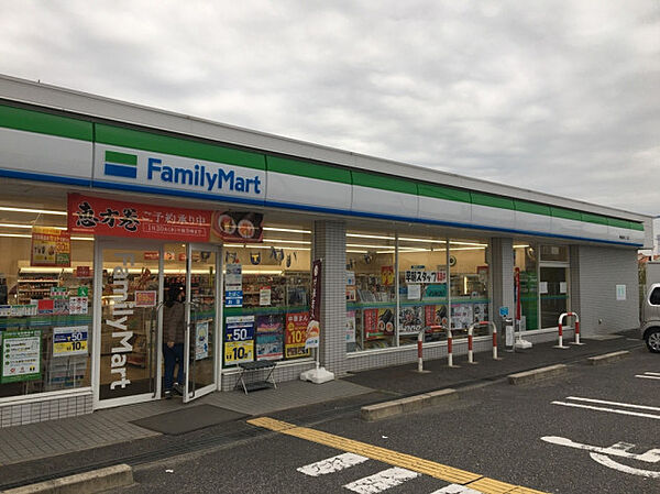 ファミリーマート 堺鳳西町二丁店まで徒歩約３分です、
