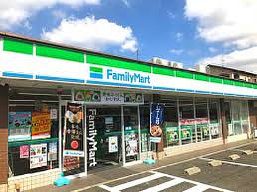 ファミリーマート和泉伯太町店まで徒歩１０分