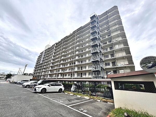 【駐車場】敷地内駐車場ございますよ（月額10000円）！空き状況要確認！詳しくは担当までお問い合わせください！