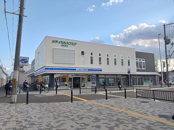 ローソン 初芝駅前店まで徒歩9分です。