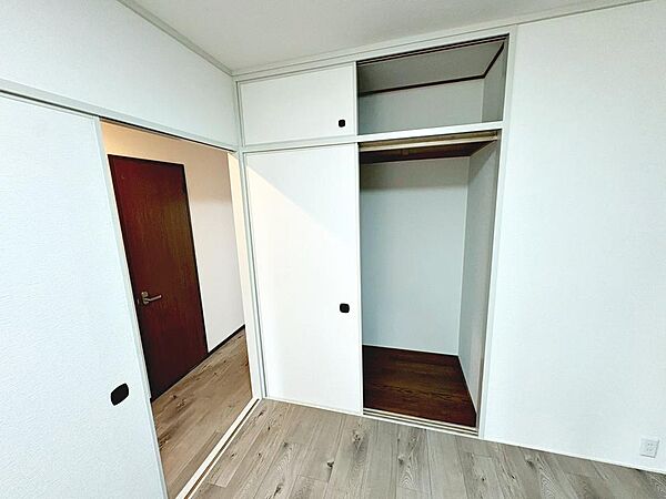 【各お部屋に収納ありますよ】家族の思い出も大切にしまっておけますね！
