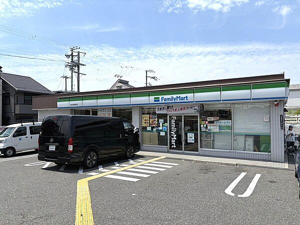 ファミリーマート堺浜寺船尾町店まで徒歩４分