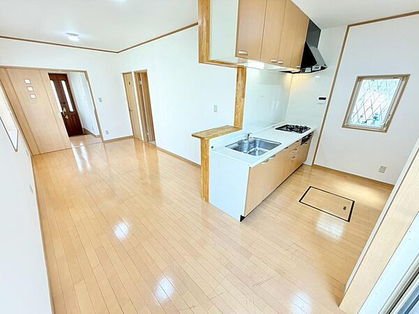 【南向き日当たり良好】たっぷりの陽光に包まれる明るい住まいに家族の笑顔も増えますね！