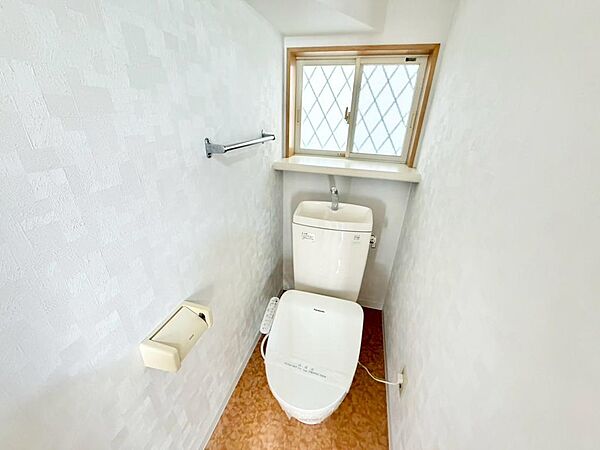 ウォシュレット交換済！綺麗なトイレで清潔感があり気持ちがいいですね♪