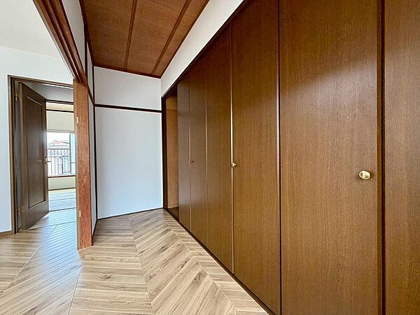お部屋を広く利用するために必須なクローゼットがあります♪もちろんお荷物を収納されても良しの勝手の良いクローゼットは嬉しいですね！