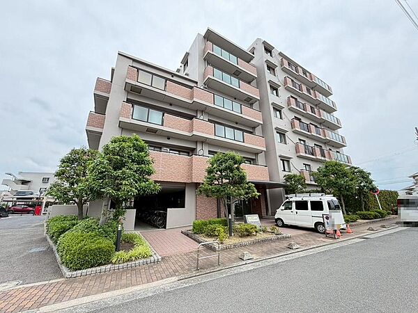 徒歩１２分の水賀池公園は、新しい地域のコミュニティパークとして再開発を予定しています。大型商業施設を併設した公園の開発が進み、これからが楽しみなエリアです。