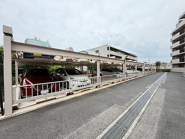 【敷地内駐車場】敷地内駐車場空きがございます。マイカーライフも安心です。※空き状況は担当スタッフにご確認ください。