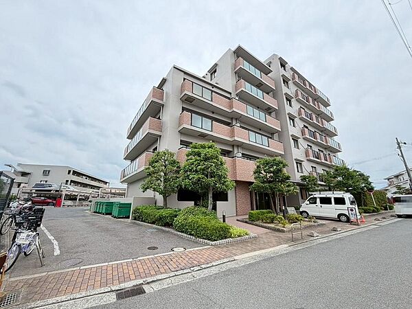 近隣商業施設も多数あります。生活至便なエリアでの新生活はいかがでしょう。