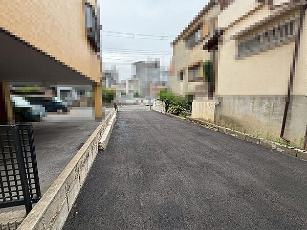 【前面道路】前面道路約５．４ｍ！運転が苦手な方も安心ですね♪