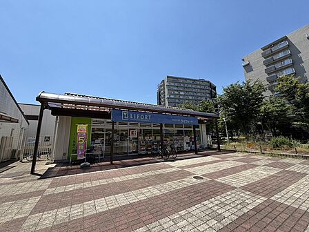 ドラッグストアライフォート南港店まで徒歩12分