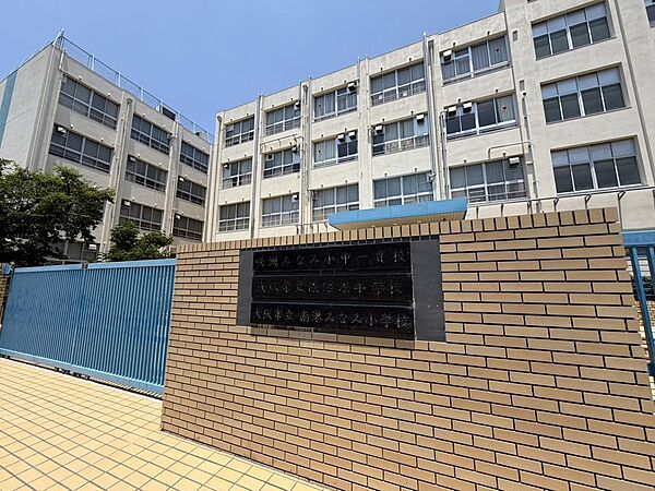 大阪市立南港南中学校まで徒歩１８分