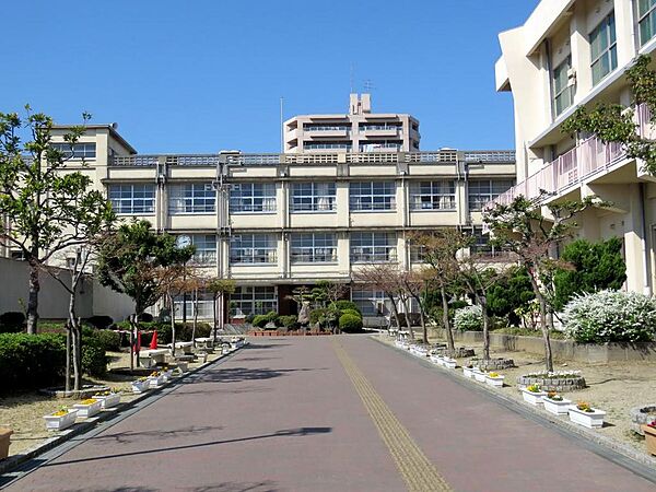 大阪市立住之江中学校まで徒歩１１分