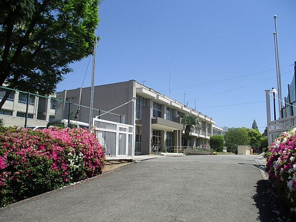 堺市立福泉南中学校まで徒歩約16分です。