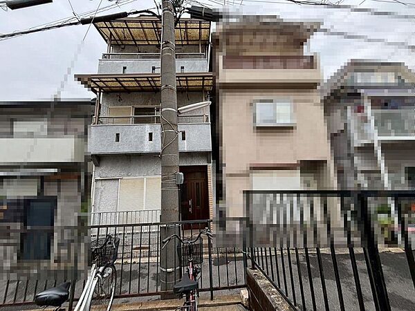 トイレは２カ所、浴室、洗面もゆったり設計です。収納も充実しています。