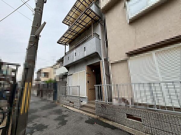 前面道路は車通りが少なくお子様にも高齢者にも安心です。