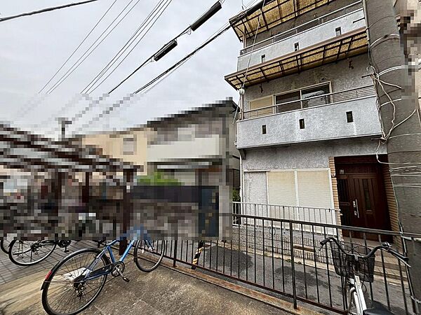 生活至便の中古一戸建てです。現地案内も行いますのでお気軽にお問い合わせください♪