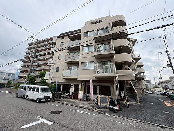 親切・丁寧を心がけ、お客様目線で物件探しのお手伝いをさせて頂きます♪お気軽にイエストアまでお問い合わせください！