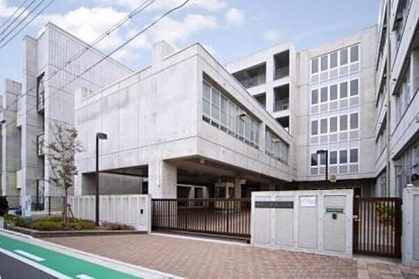 堺市立新湊小学校まで徒歩約7分です。