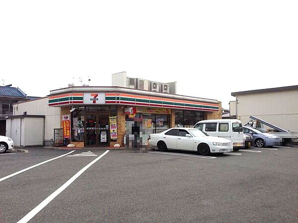 セブン-イレブン堺浜寺石津町中店まで徒歩約4分です。