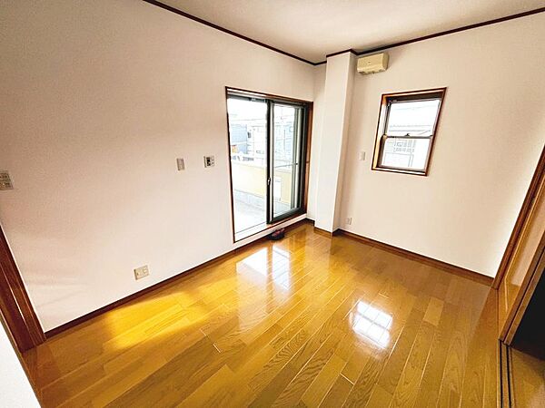 ２面採光を確保した明るい室内は、風通しも良く、大変居心地の良い空間となっております♪爽やかな風を感じて起きる朝は、快適生活の始まりに！