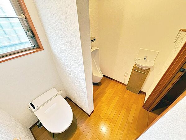 【トイレ】トイレ１階と２階の２ヶ所あります　忙しい朝や家族の多いご家庭も安心ですね！